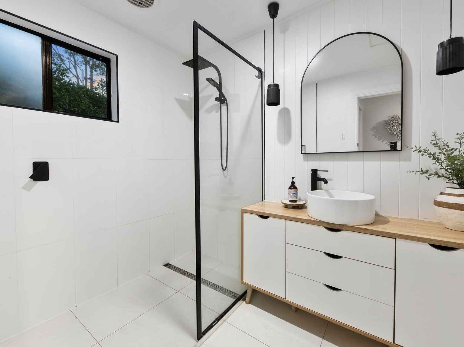 House For Sale 13 Cooroy Noosa Road Tewantin