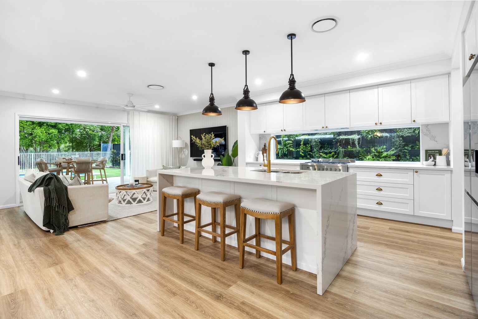 13 Vantage Drive Yaroomba 13 Vantage Drive Yaroomba