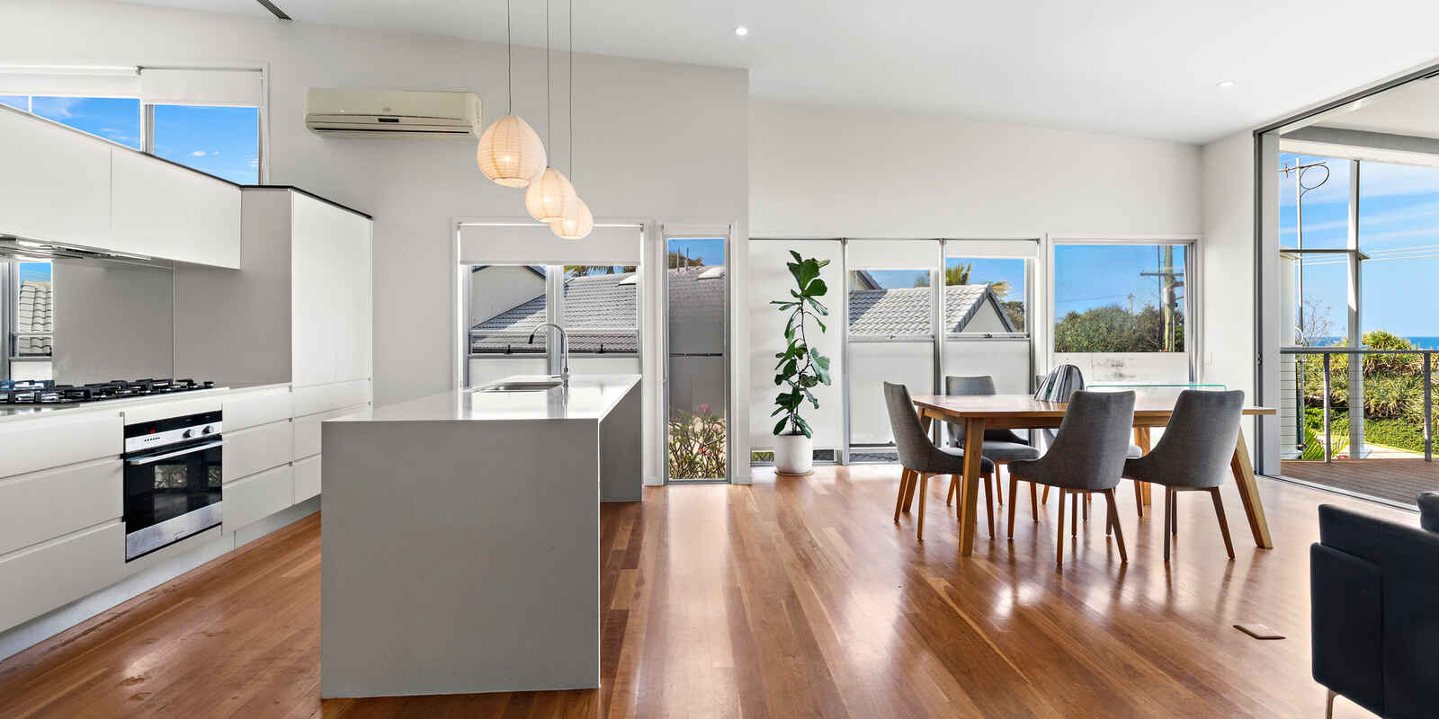 1/32 Corsair Crescent Sunrise Beach