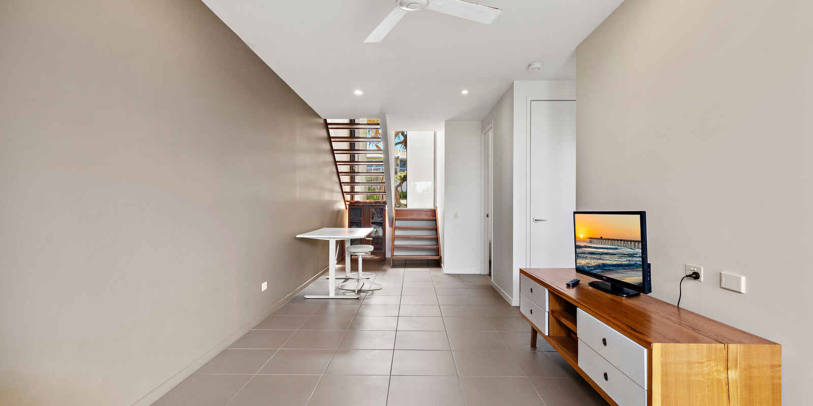 1/32 Corsair Crescent Sunrise Beach