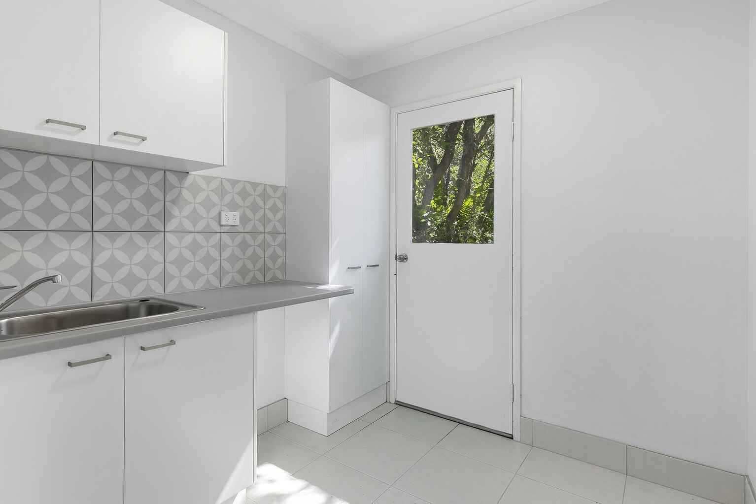 1568 David Low Way Point Arkwright