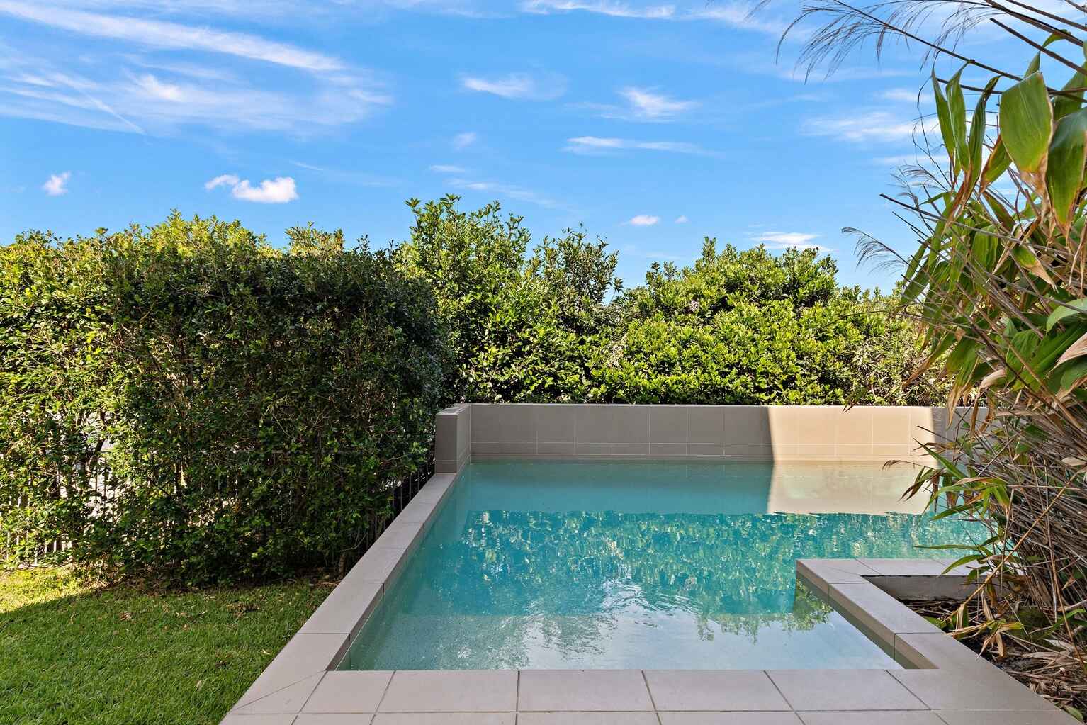 1/32 Corsair Crescent Sunrise Beach