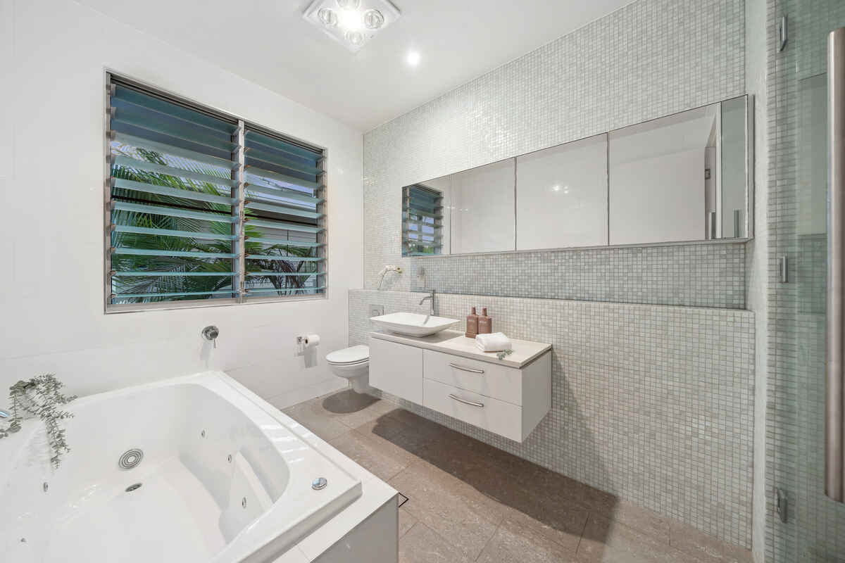 2 Whitehaven Parade Yaroomba 2 Whitehaven Parade Yaroomba