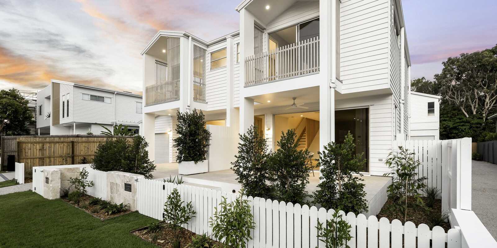 2/4 Jarnahill Drive Mount Coolum