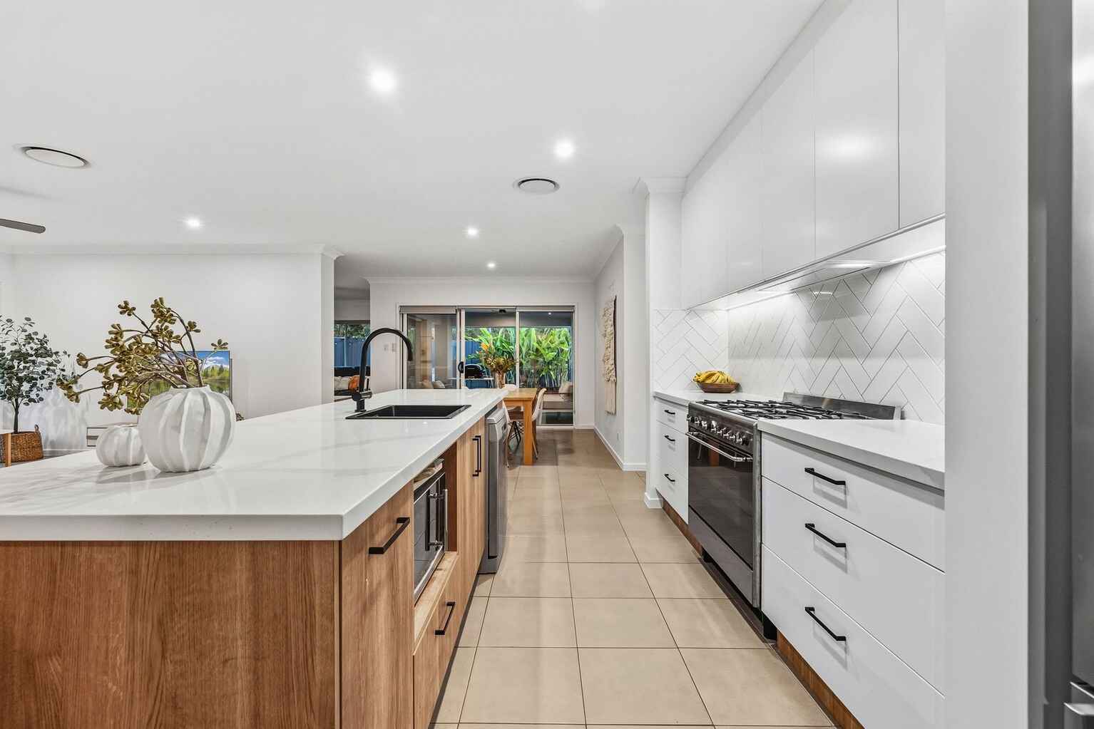 10 Tomoka Close Peregian Springs